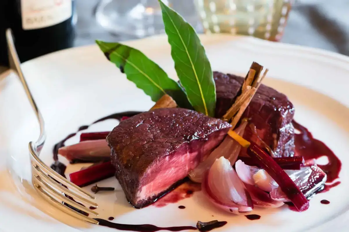 "Il Falconiere": filetto di manzo con composta di scalogno