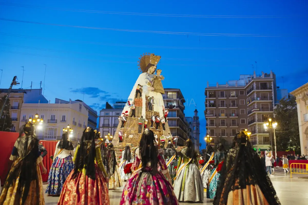Una festa di stampo religioso Valencia brucia... ma solo per rinnovarsi. A San Giuseppe ecco le Fallas