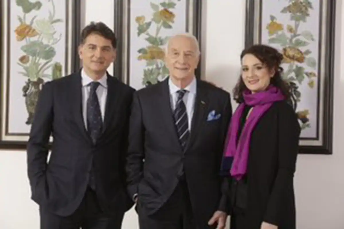 La famiglia Calcagni, con al centro Giuseppe, alla guida di Besana da quattro generazioni Besana, 100 anni di storia per l'azienda specializzata in frutta secca