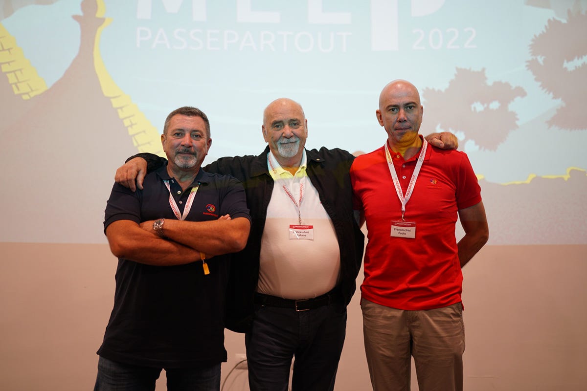 Il presidente di Passepartout Stefano Franceschini con i figli Mauro e Paolo Passepartout prende per mano Horeca e Retail