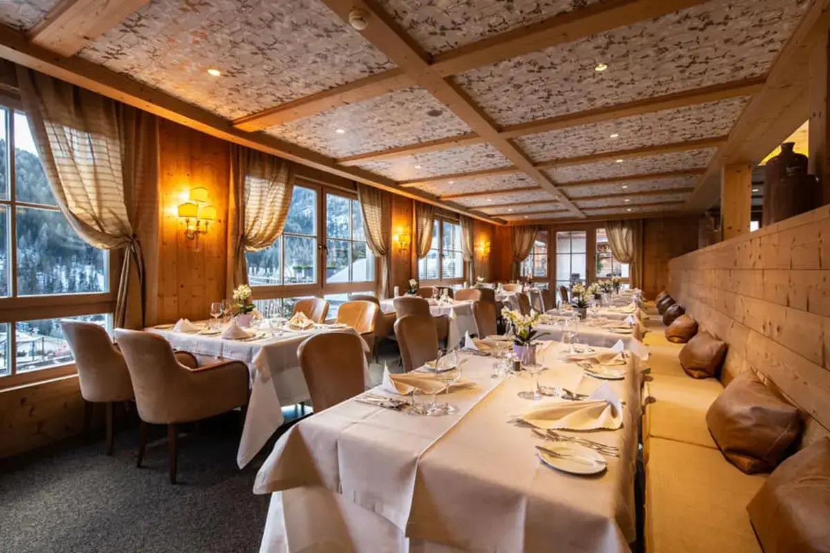 Il ristorante dell'hotel Fanes Dolomiti Wellness Hotel Fanes, a San Cassiano 5 stelle di relax e gusto