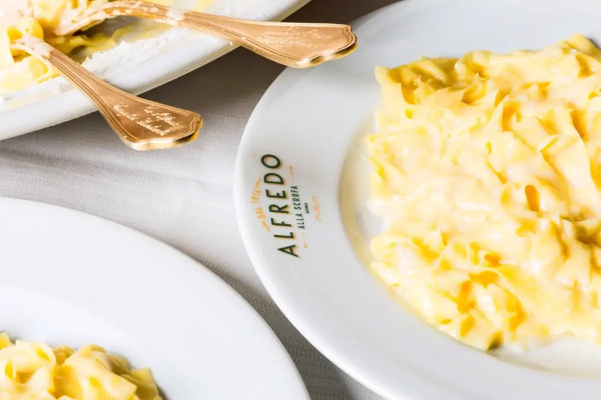 Sotto le fettuccine, il vino: apre l'enoteca di Alfredo alla Scrofa a Roma