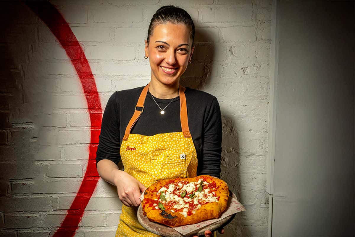 La pizza non è più un mestiere da uomini: sempre più donne fanno le pizzaiole La pizza non è più un mestiere da uomini: sempre più donne fanno le pizzaiole