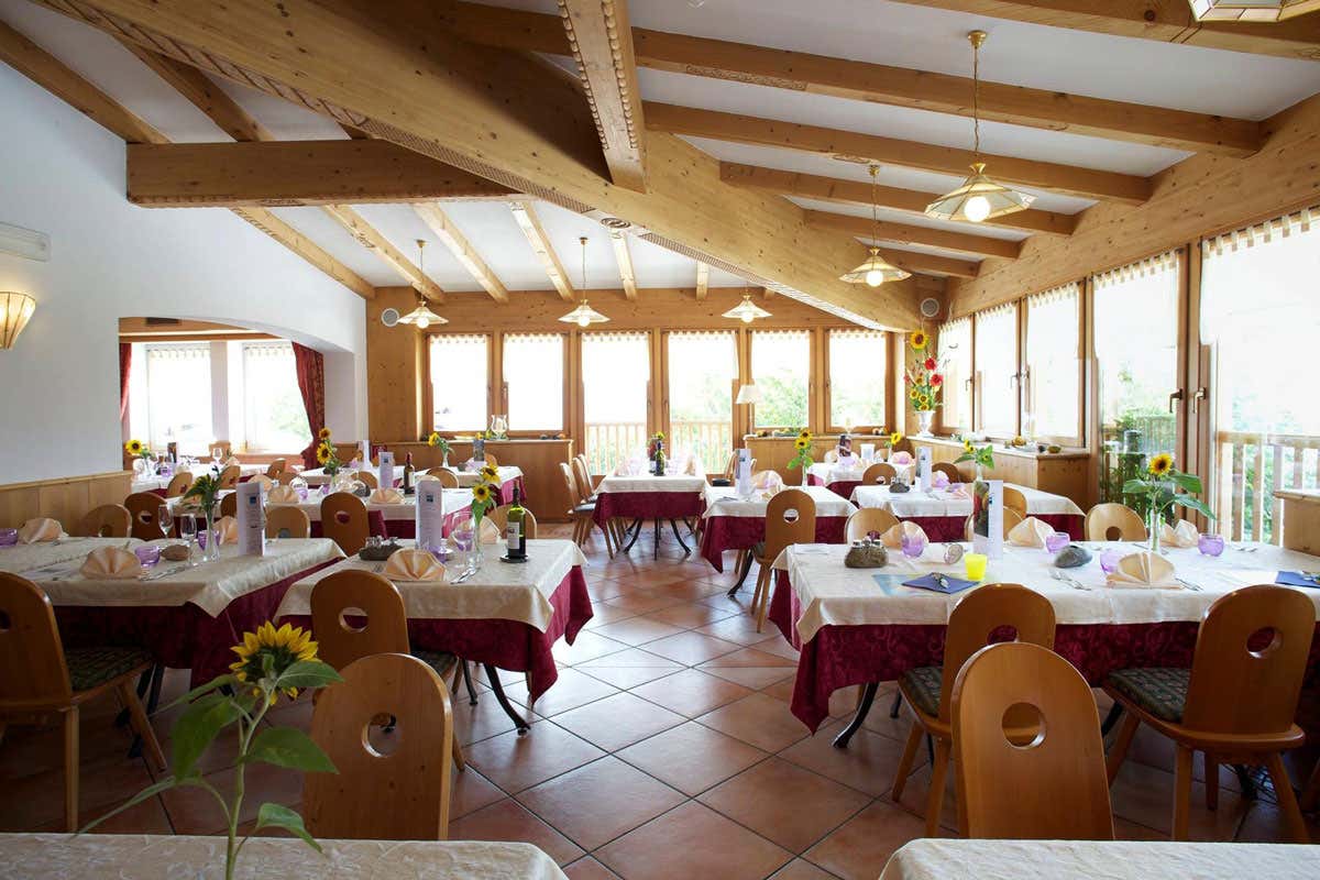 C’è una valle tra rovine ancestrali e silenzi inquieti, in cui la Mela Dop affascinò Sissi C’è una valle tra rovine ancestrali e silenzi inquieti, in cui la Mela Dop affascinò Sissi