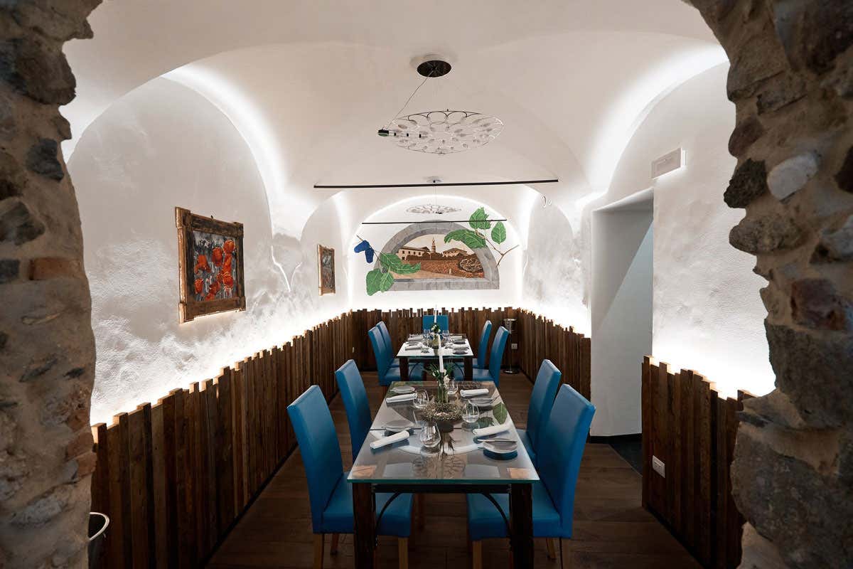 C’è una valle tra rovine ancestrali e silenzi inquieti, in cui la Mela Dop affascinò Sissi C’è una valle tra rovine ancestrali e silenzi inquieti, in cui la Mela Dop affascinò Sissi