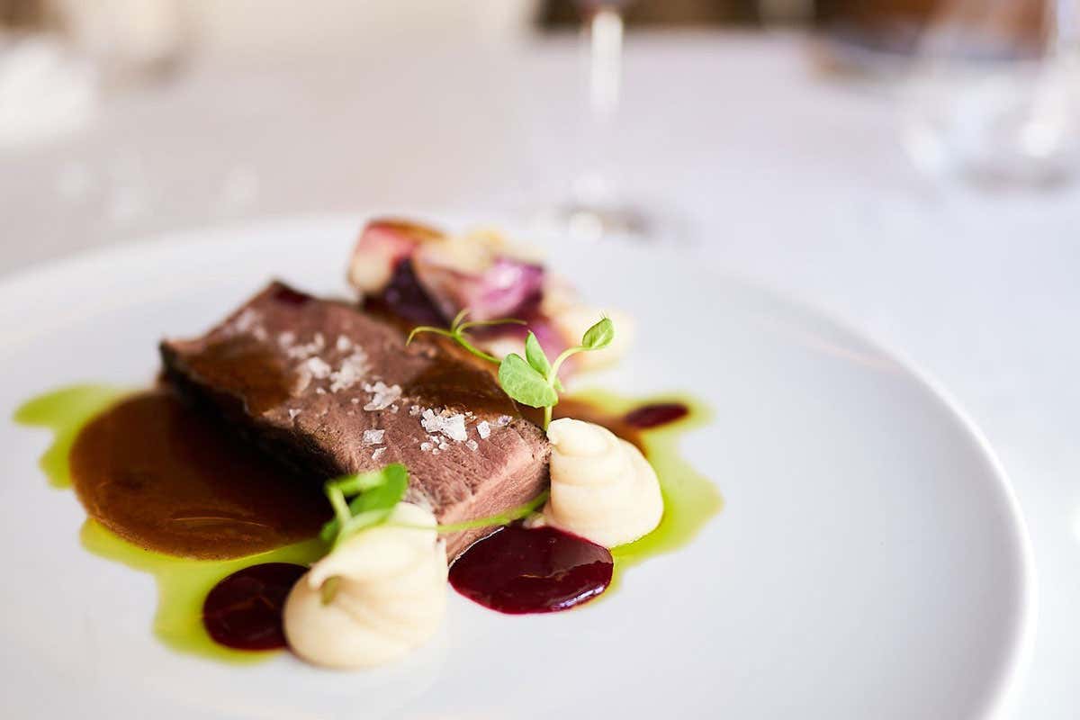 C’è una valle tra rovine ancestrali e silenzi inquieti, in cui la Mela Dop affascinò Sissi C’è una valle tra rovine ancestrali e silenzi inquieti, in cui la Mela Dop affascinò Sissi