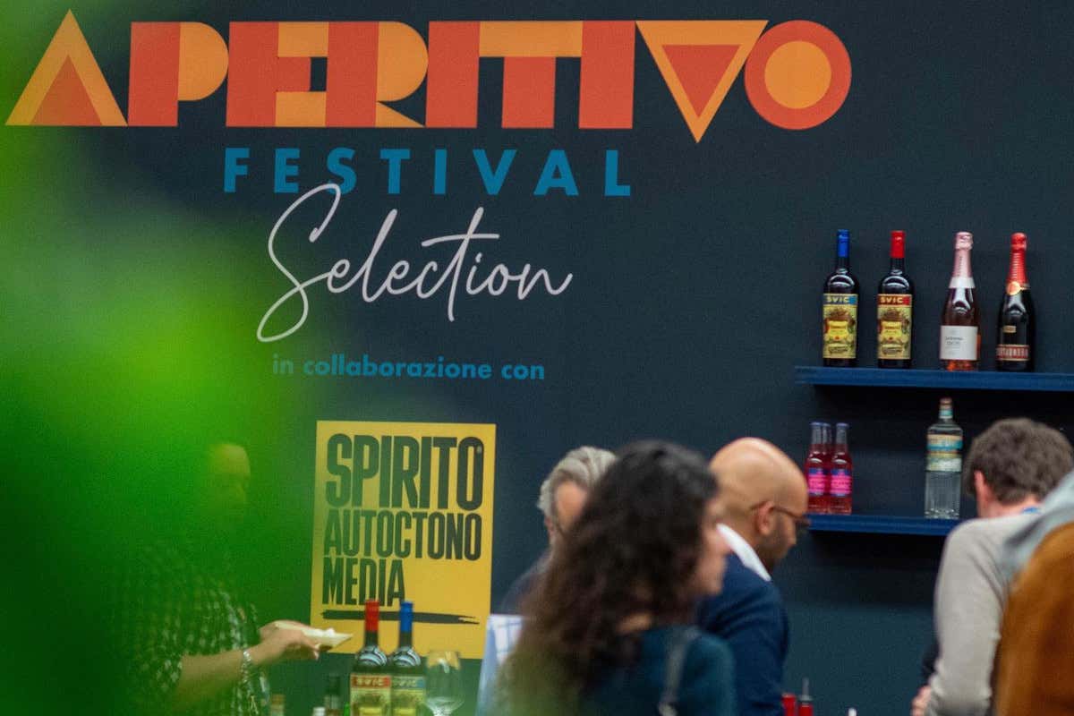 Gli italiani amano sempre di più l’aperitivo: solo nella Gdo vale 430 milioni