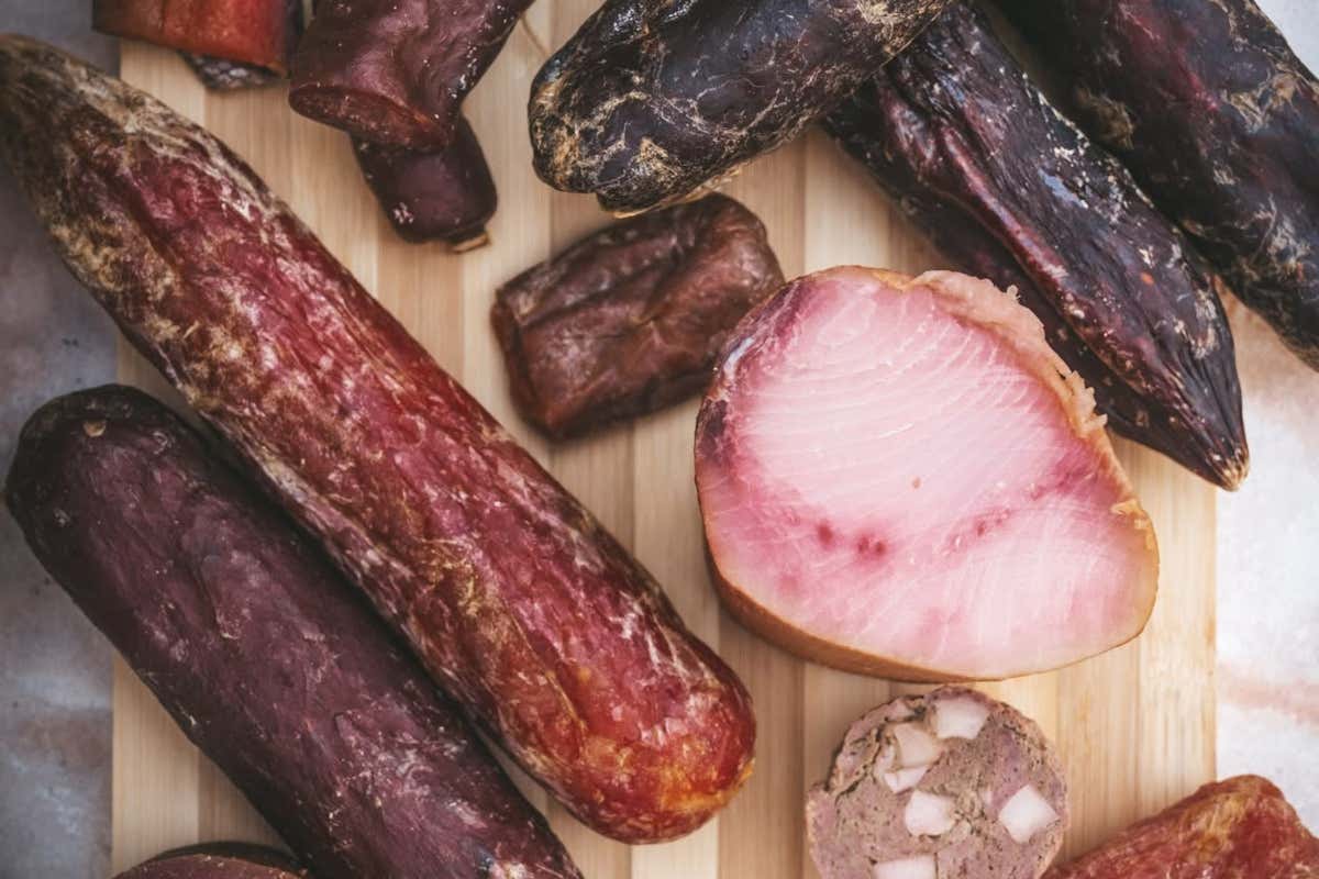 Tra le colline umbre spuntano i salumi di pesce: il laboratorio di Sapore di Mare