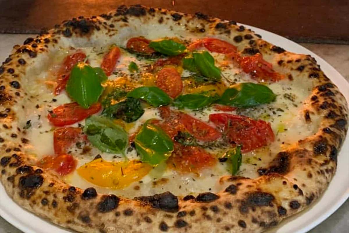 Come un pizzaiolo senza social conquista Milano con la Margherita a 6 euro Come un pizzaiolo senza social conquista Milano con la Margherita a 6 euro