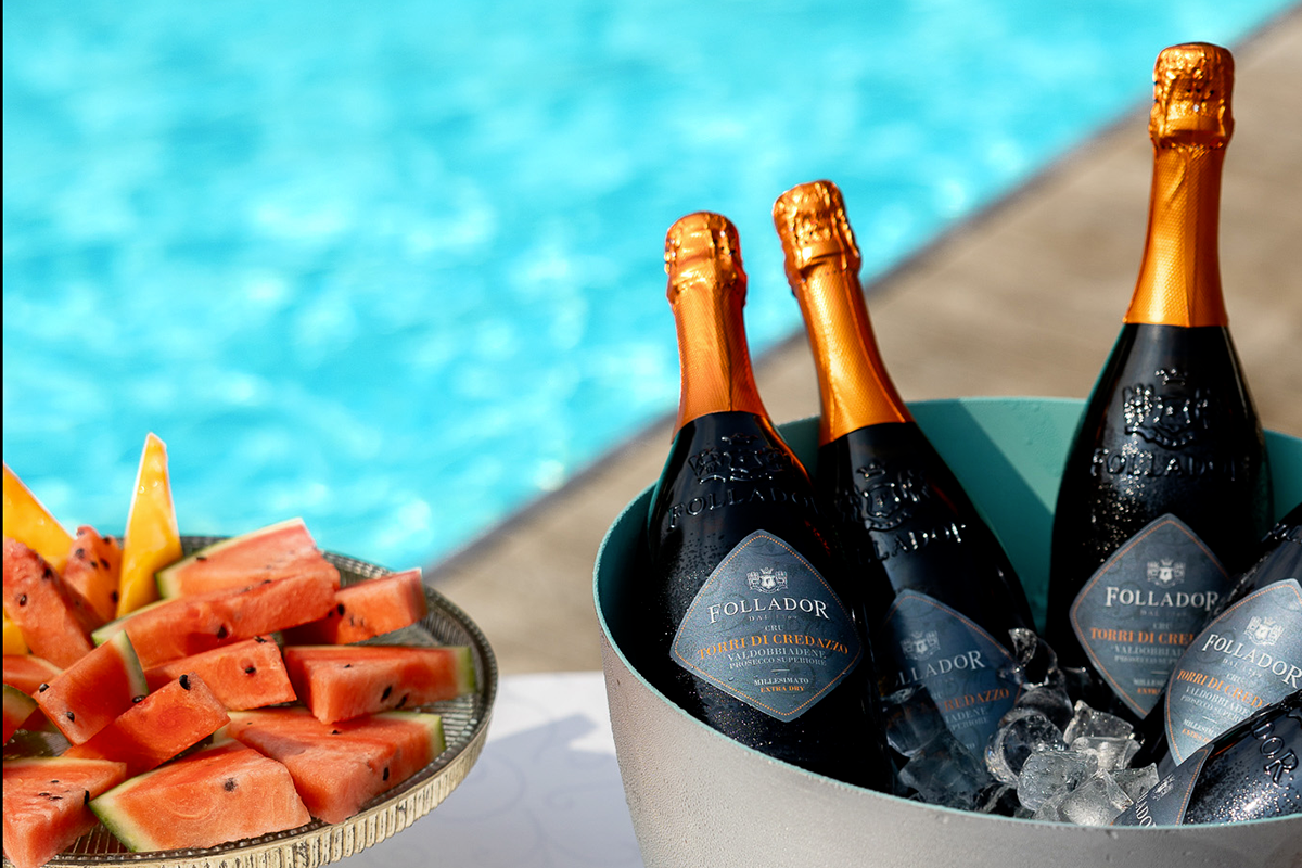 Quattro vini (e un amaro) da bere per salutare l’estate con gusto Quattro vini (e un amaro) da bere per salutare l’estate con gusto