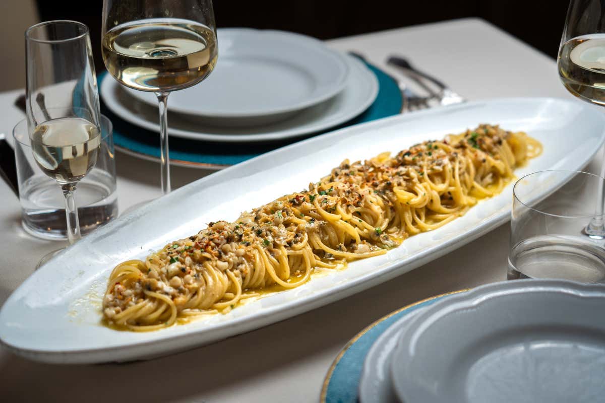 Il ristorante che da vecchio deposito di carrozze è diventato tempio del pesce fresco