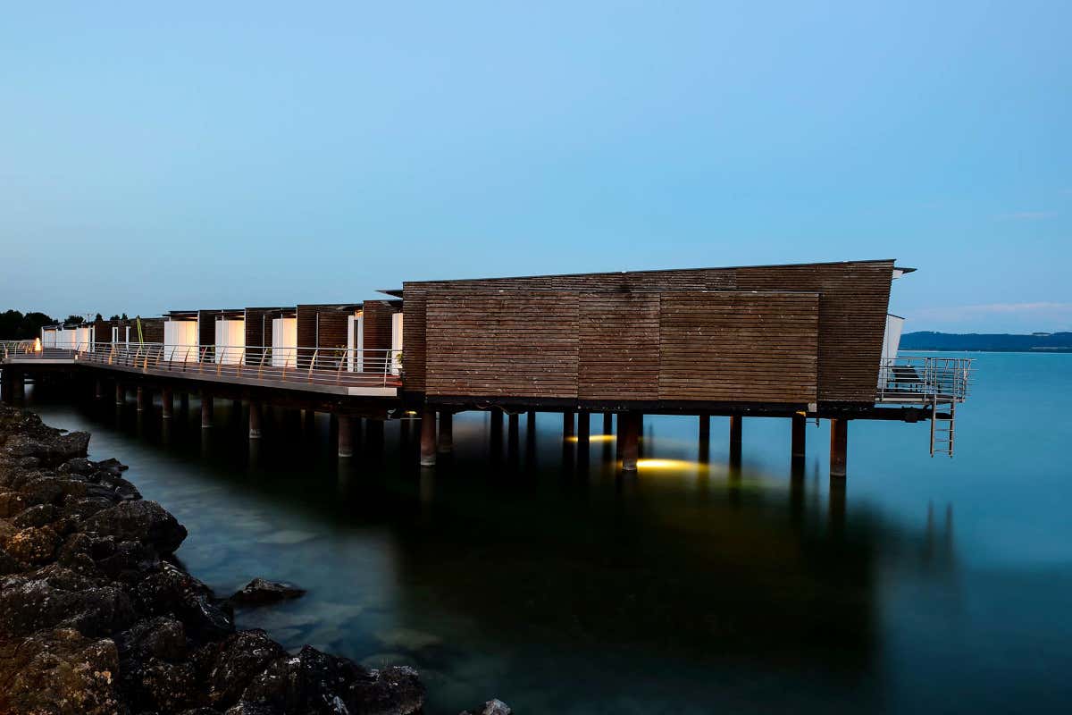 Scoprire Neuchâtel: dal lago agli orologi fino alla produzione di assenzio Scoprire Neuchâtel: dal lago agli orologi fino alla produzione di assenzio