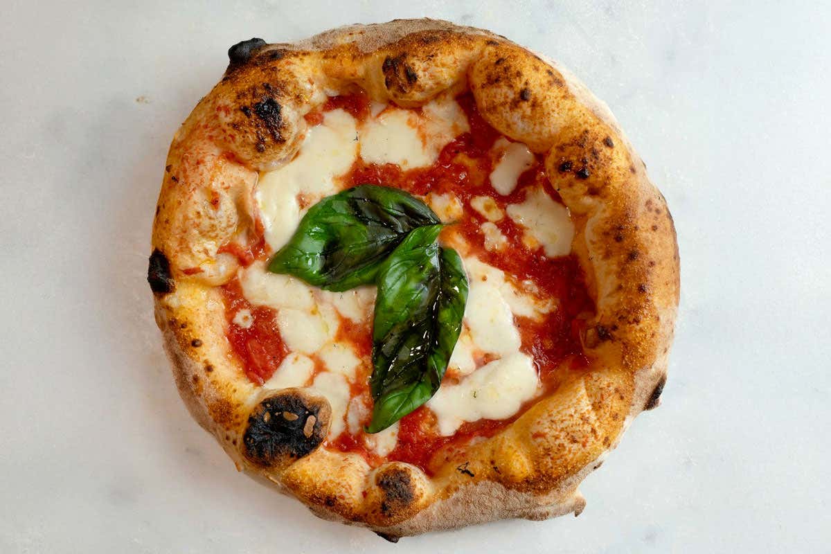 Stanco della solita pizza? A Pistoia trovi il padellino napoletano e la romana al mattarello Stanco della solita pizza? A Pistoia trovi il padellino napoletano e la romana al mattarello