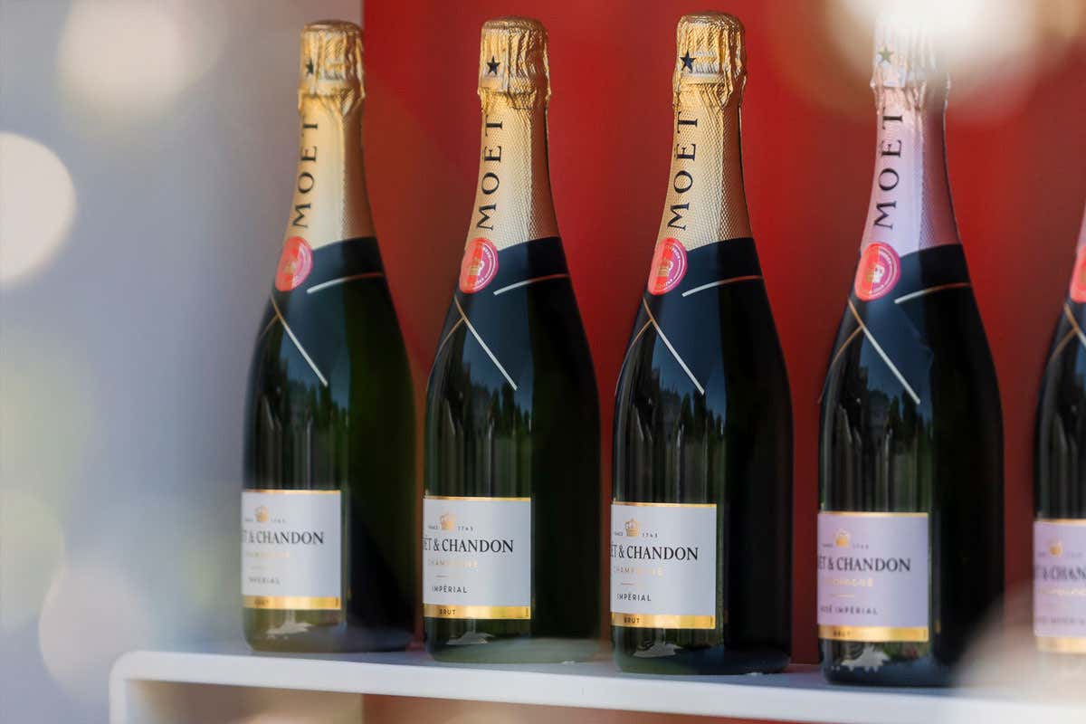 Moet Hennessy, crisi d’immagine dopo il caso di molestie e discriminazione