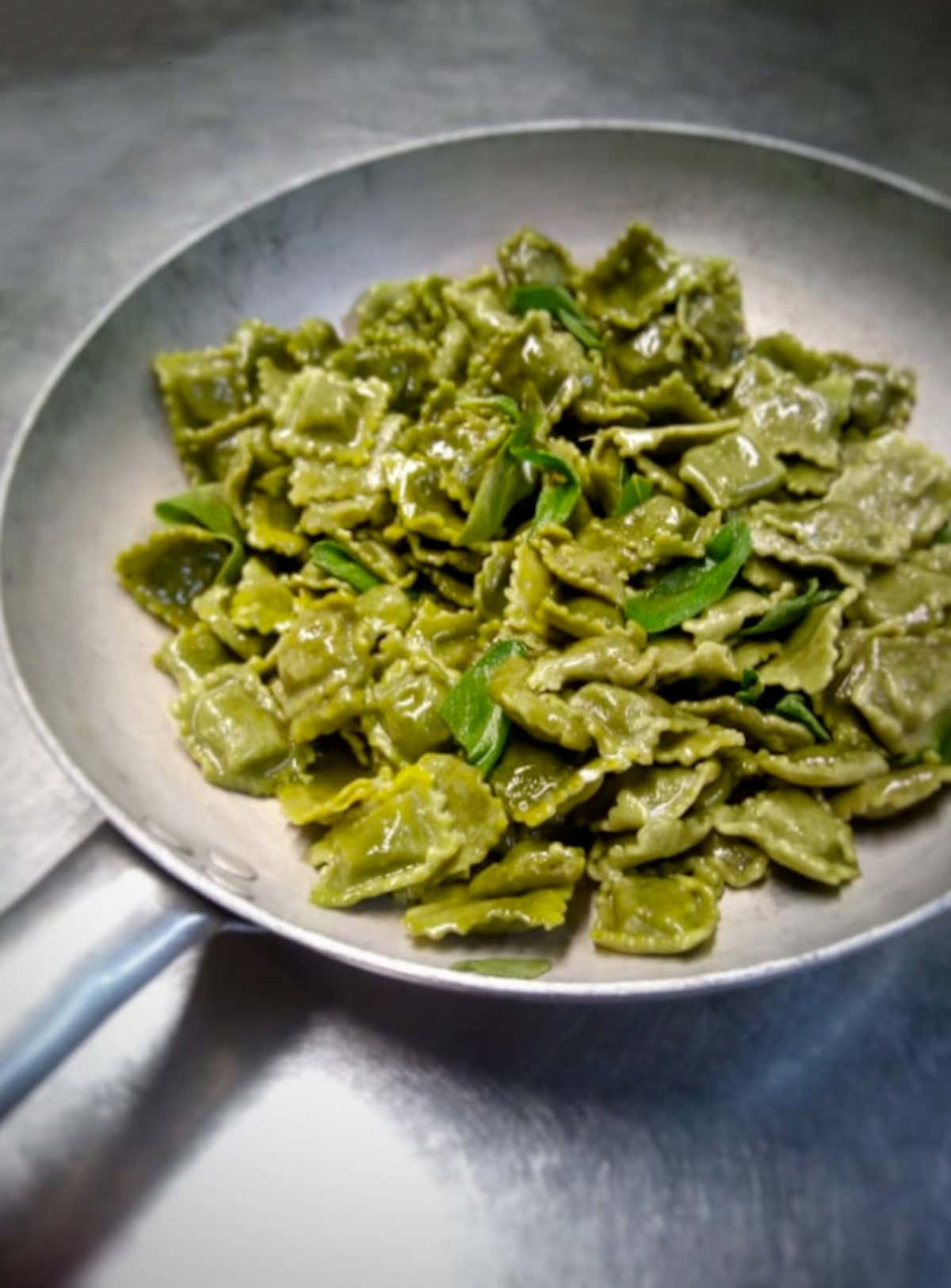 Ravioli di borragine burro e salvia