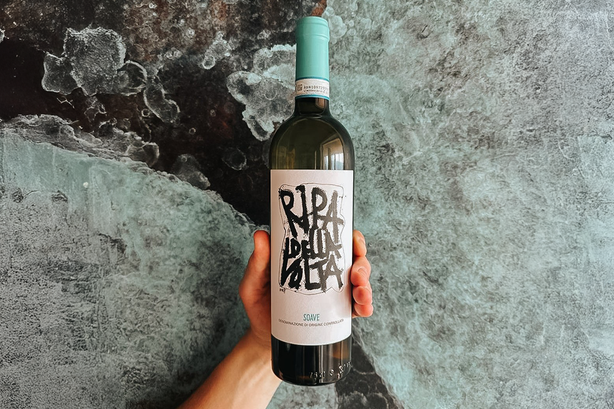 Quattro vini (e un amaro) da bere per salutare l’estate con gusto Quattro vini (e un amaro) da bere per salutare l’estate con gusto