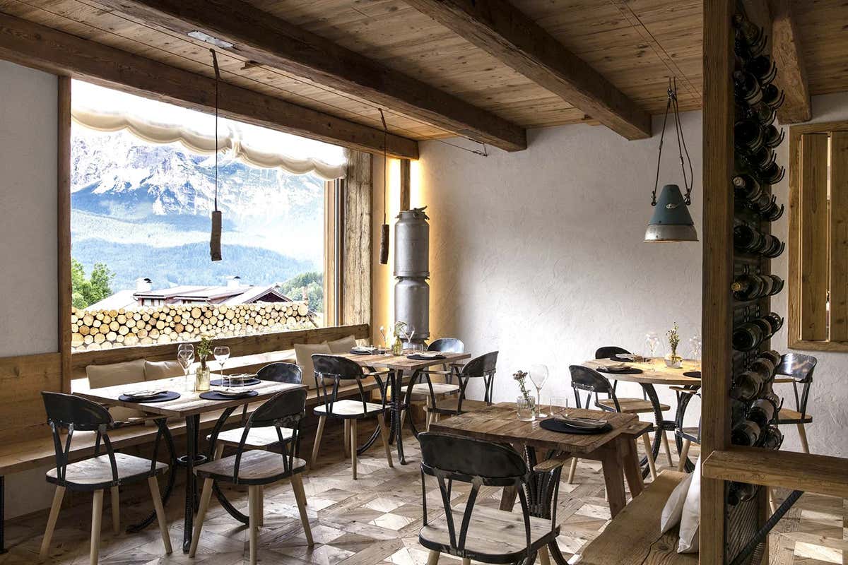 La sala interna del ristorante SanBrite