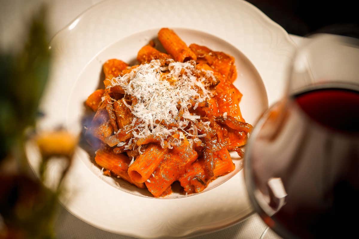 Non solo pasta: l’amatriciana si reinventa (anche) fra risotti, pizze e cocktail