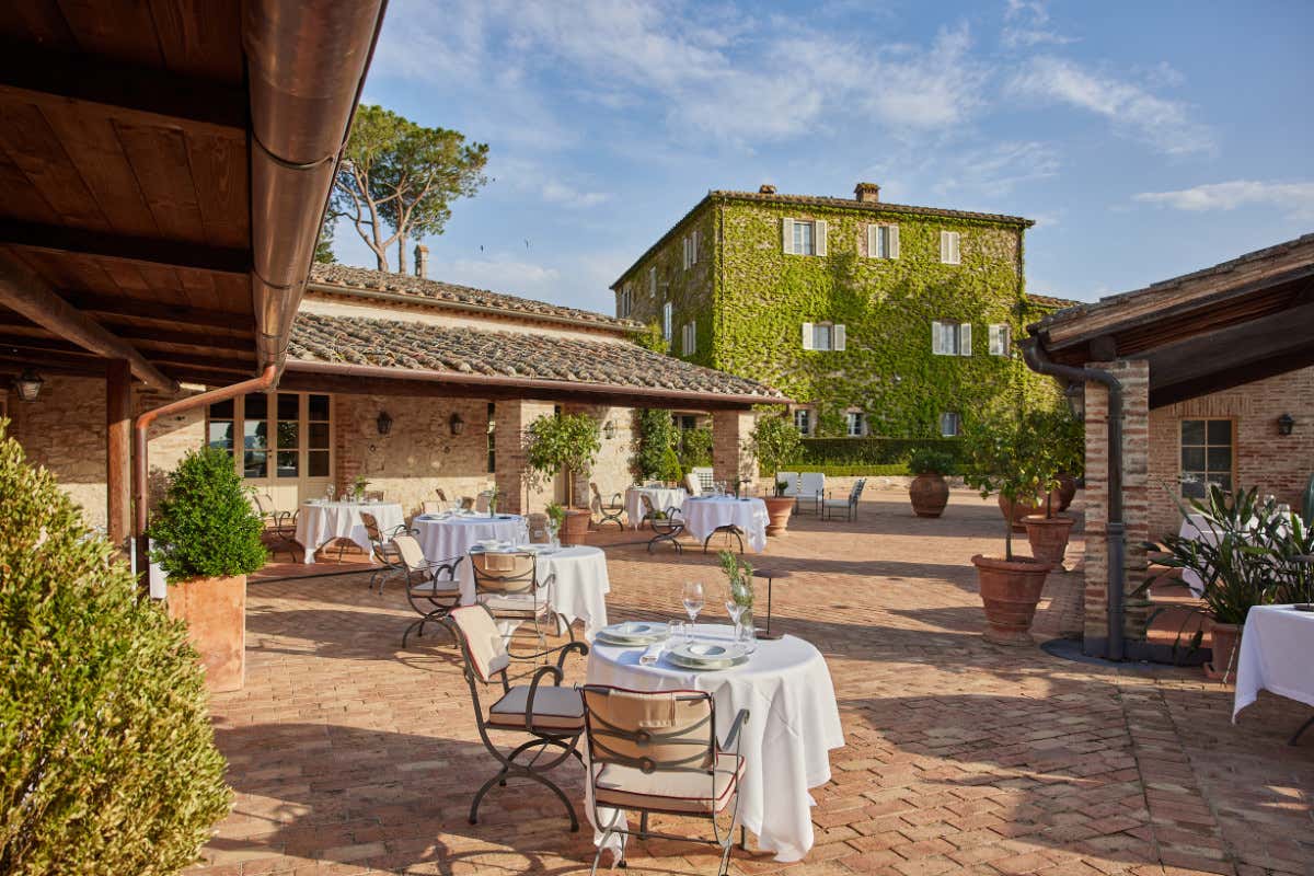 Borgo San Felice: il lusso discreto tra vigne e storia nel cuore del Chianti Borgo San Felice: il lusso discreto tra vigne e storia nel cuore del Chianti