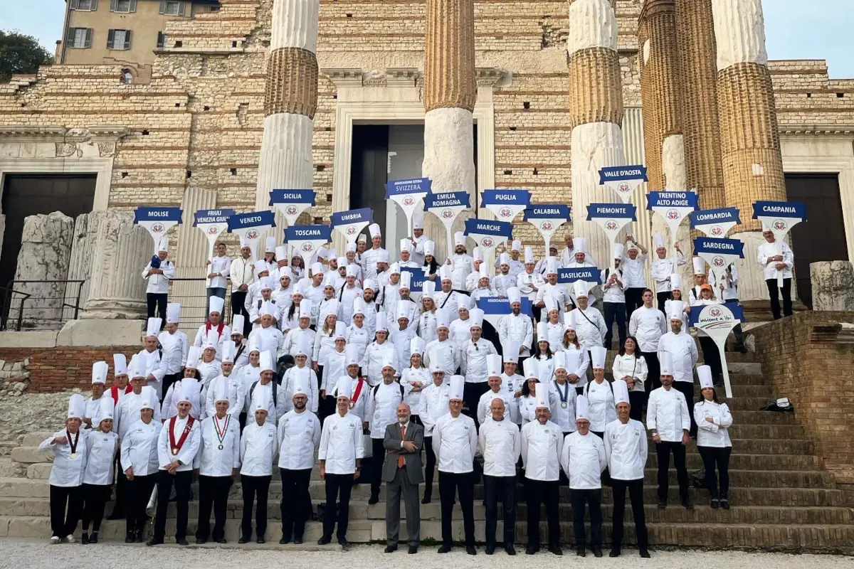 I cuochi di Fic a Brescia&nbsp; Festa del Cuoco, la sfilata diventa una protesta contro il caro energia