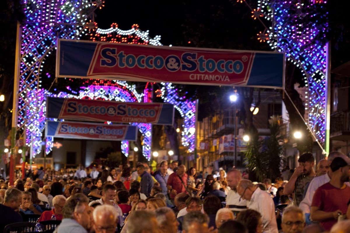 Fedez, lo sponsor e la Sagra dello Stoccafisso: il web si divide sul cachet Fedez, lo sponsor e la Sagra dello Stoccafisso: il web si divide sul cachet