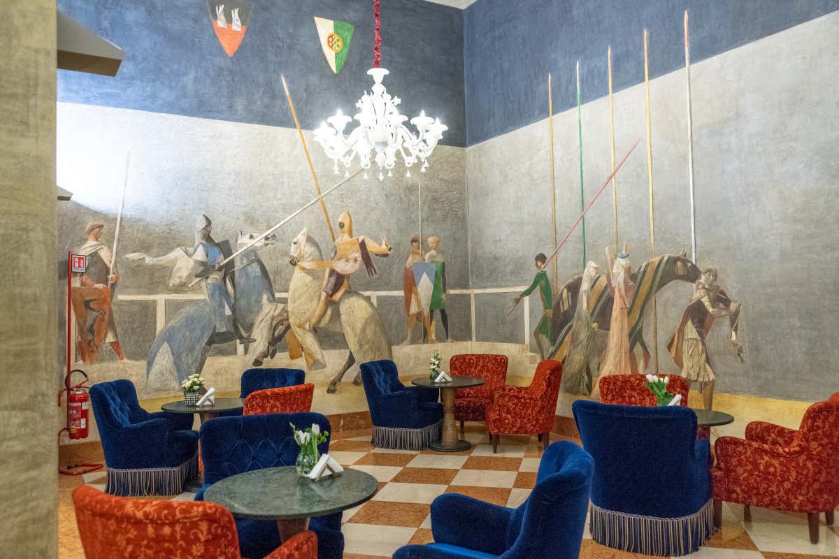 Gli affreschi della hall del Due Torri Hotel di Verona