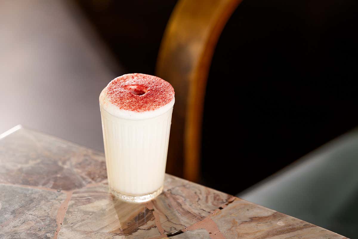 Fluffy Jasmine: il cocktail al tè firmato Moebius che sorprende Milano 