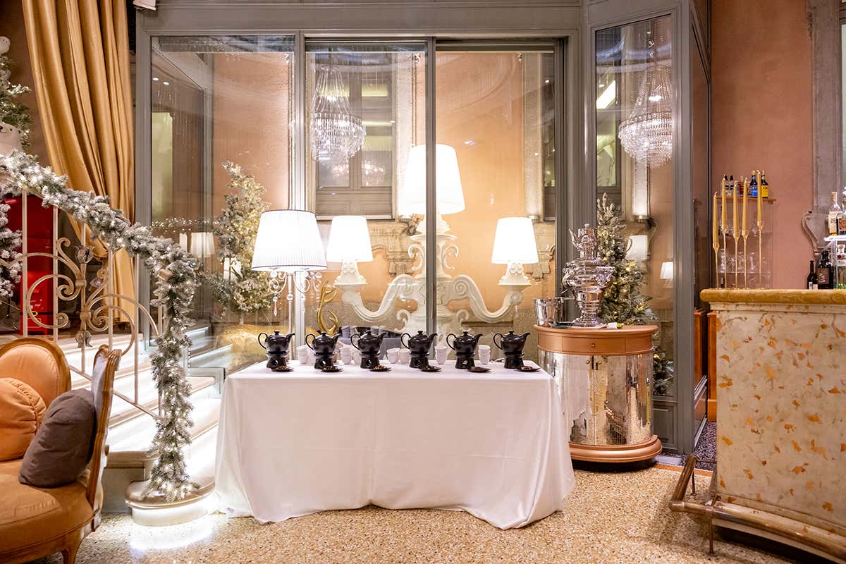 Un anno di divulgazione della cultura del tè con Ferri 1905: dal 2026 anche nella mixology