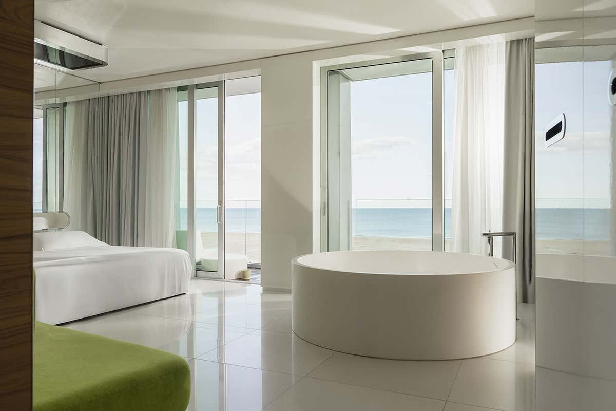 Le suite dell’i-SUITE Hotel Rimini reinterpretano il concetto di camera d’albergo come open space contemporaneo