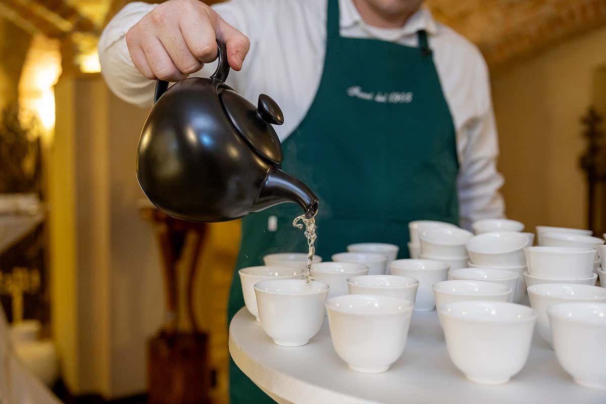 Un anno di divulgazione della cultura del tè con Ferri 1905: dal 2026 anche nella mixology