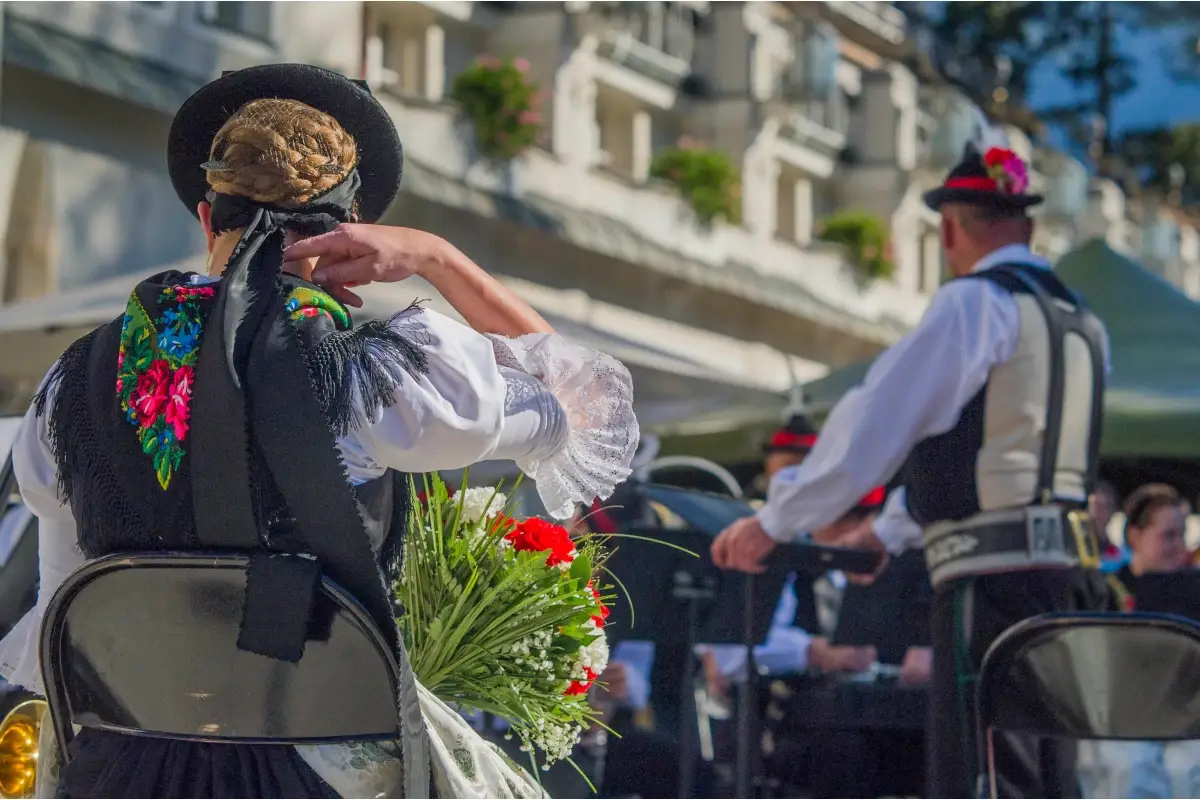Abiti tradizionali, sfilate, musica folk A Merano torna l'antica Festa dell'uva