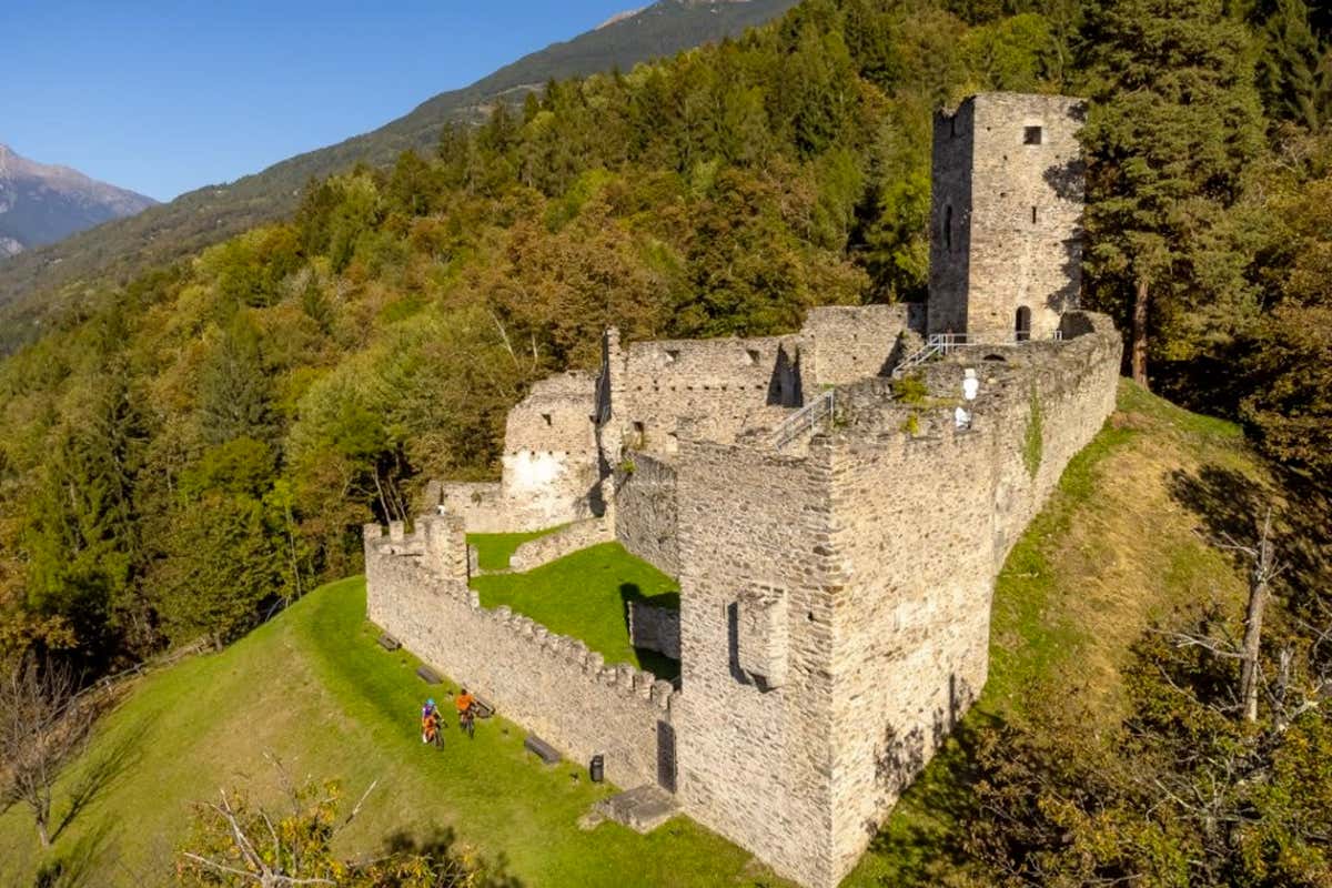 Storia e natura: trekking tra panorami alpini per valorizzare il patrimonio culturale e ambientale