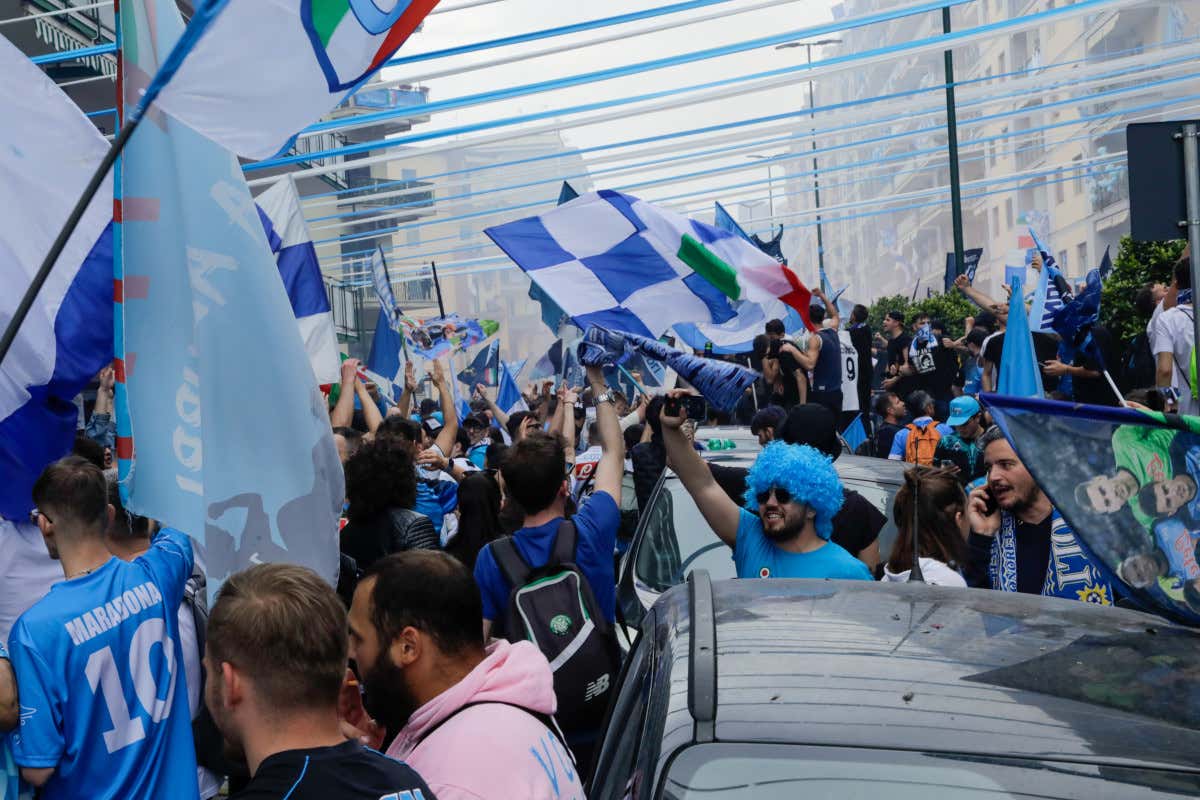 I festeggiamenti per le strade di Napoli dopo la conquista dello Scudetto Scudetto Maradona e