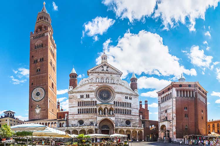 Il celebre Torrazzo di Cremona (Organizzare festival non basta Tutto il sistema deve collaborare) Il celebre Torrazzo di Cremona (Organizzare festival non basta Tutto il sistema deve collaborare)