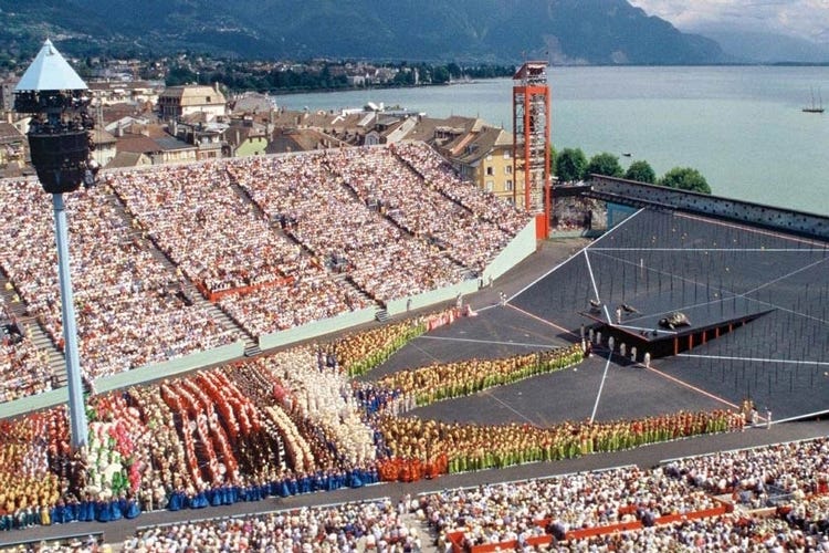 La struttura ad hoc è stata costruita ai bordi del lago (Un milione di spettatori per la Fête des Vignerons 2019)