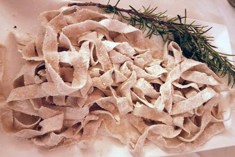 La Pasqua in streaming dei romaniMa nessuna rinuncia alla tradizione