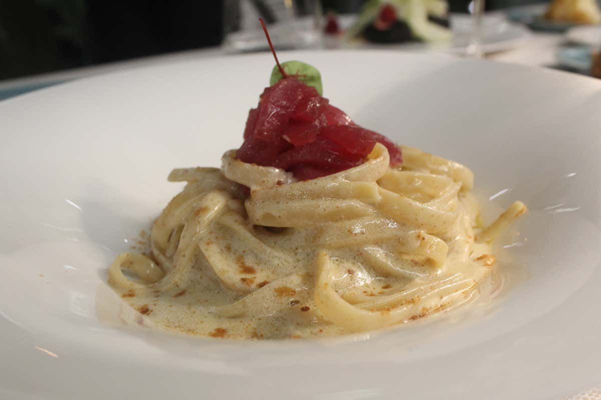 Fettucine alla carbonara di tonno Grand Hotel Faraglioni, paradiso per i buongustai grazie a Simone Strano