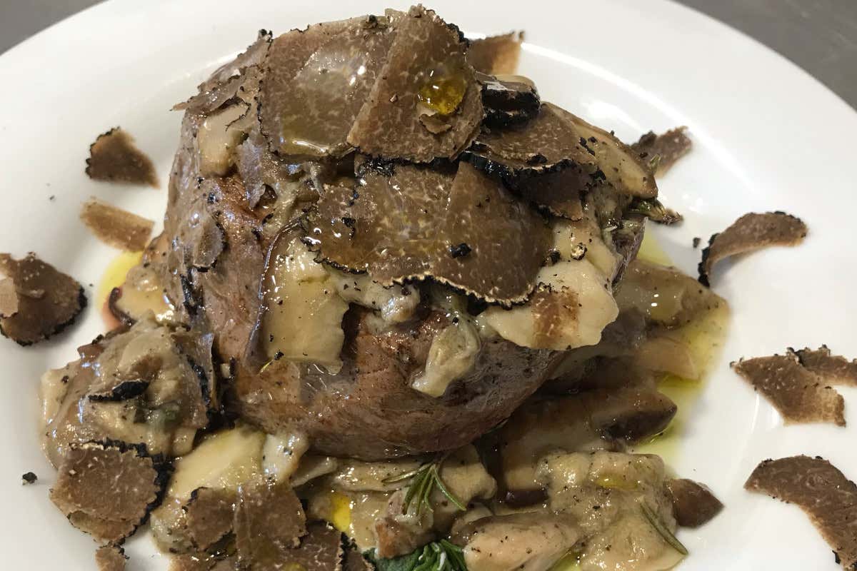 Capodanno a Fattoria Del Cerro: tartufo, grandi vini e luci festose su Montepulciano