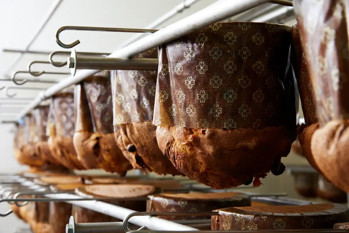 Panettoni Filippi in preparazione&nbsp; Panettone Filippi, ad ogni morso... un sorso