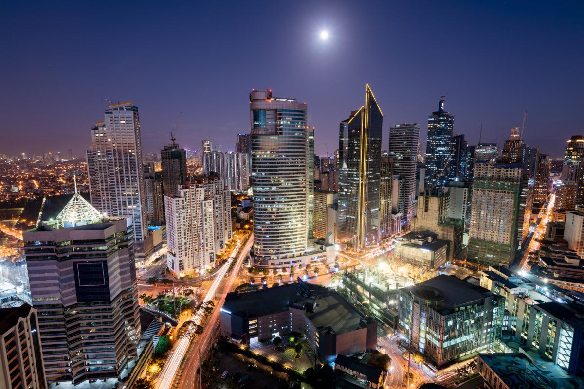 Manila, veduta notturna Manila segreta: 5 itinerari da scoprire per tornare indietro nel tempo
