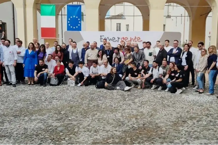 I finalisti di Emergente 2022 Premio Emergente 2022: ecco i migliori cuochi, camerieri e pizzaioli