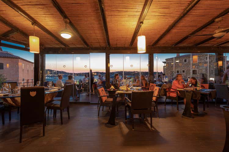 Foto: Stefano Murru Finger’s Style, l’estate in Costa Smeralda secondo Roberto Okabe