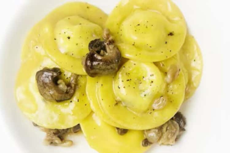 I ravioli con Fiore Sicano, lumache e pepe di Sichuan di Giacomo Caravello