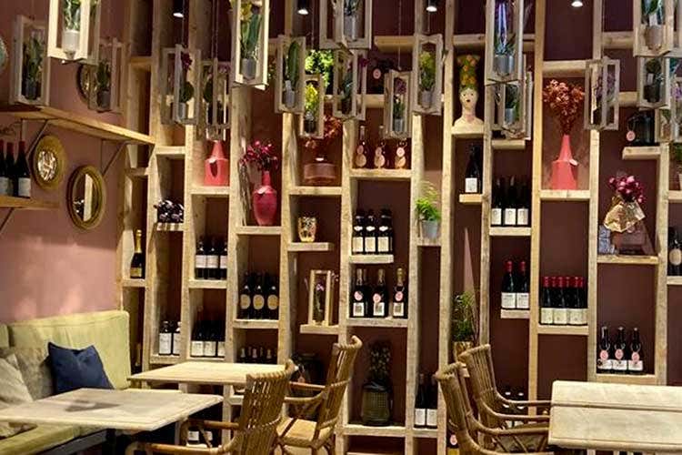 L'interno di Fiori&Vino Fiori L'interno di Fiori&Vino Fiori