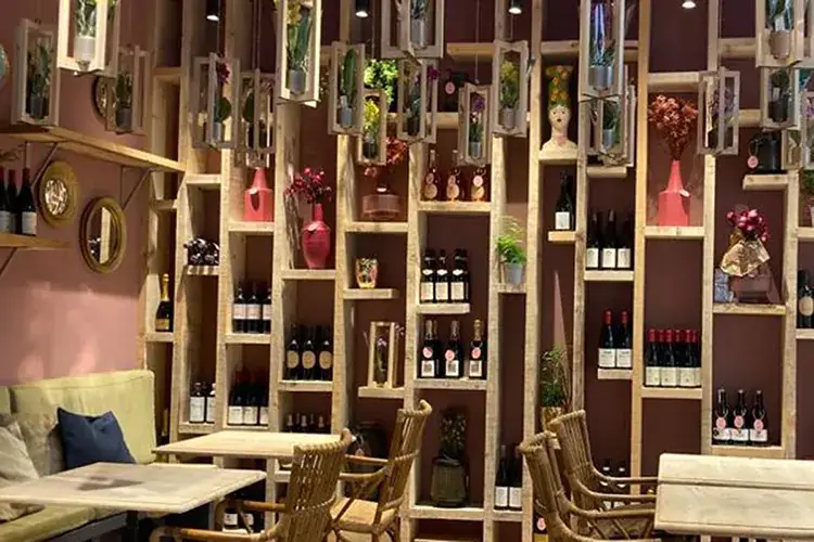 L'interno di Fiori&amp;Vino Fiori