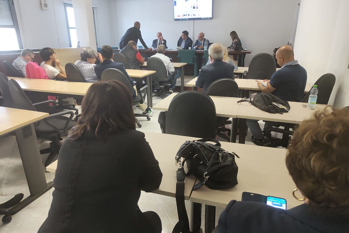 Un momento del convegno sul dumping contrattuale: il caso dei pubblici esercizi, organizzato a Olbia dall'Ispettorato Territoriale del Lavoro di Sassari e da Fipe  