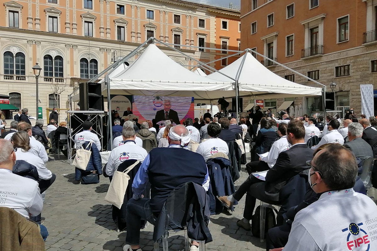Un momento dell'Assemblea Straordinaria Fipe a Roma Ristoranti in piazza a Roma.Fipe chiede certezze sulle riaperture