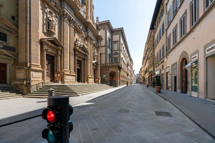 Strade deserte in centro a Firenze - Hotel a 5 stelle in profondo rosso A Firenze chiude Villa La Vedetta