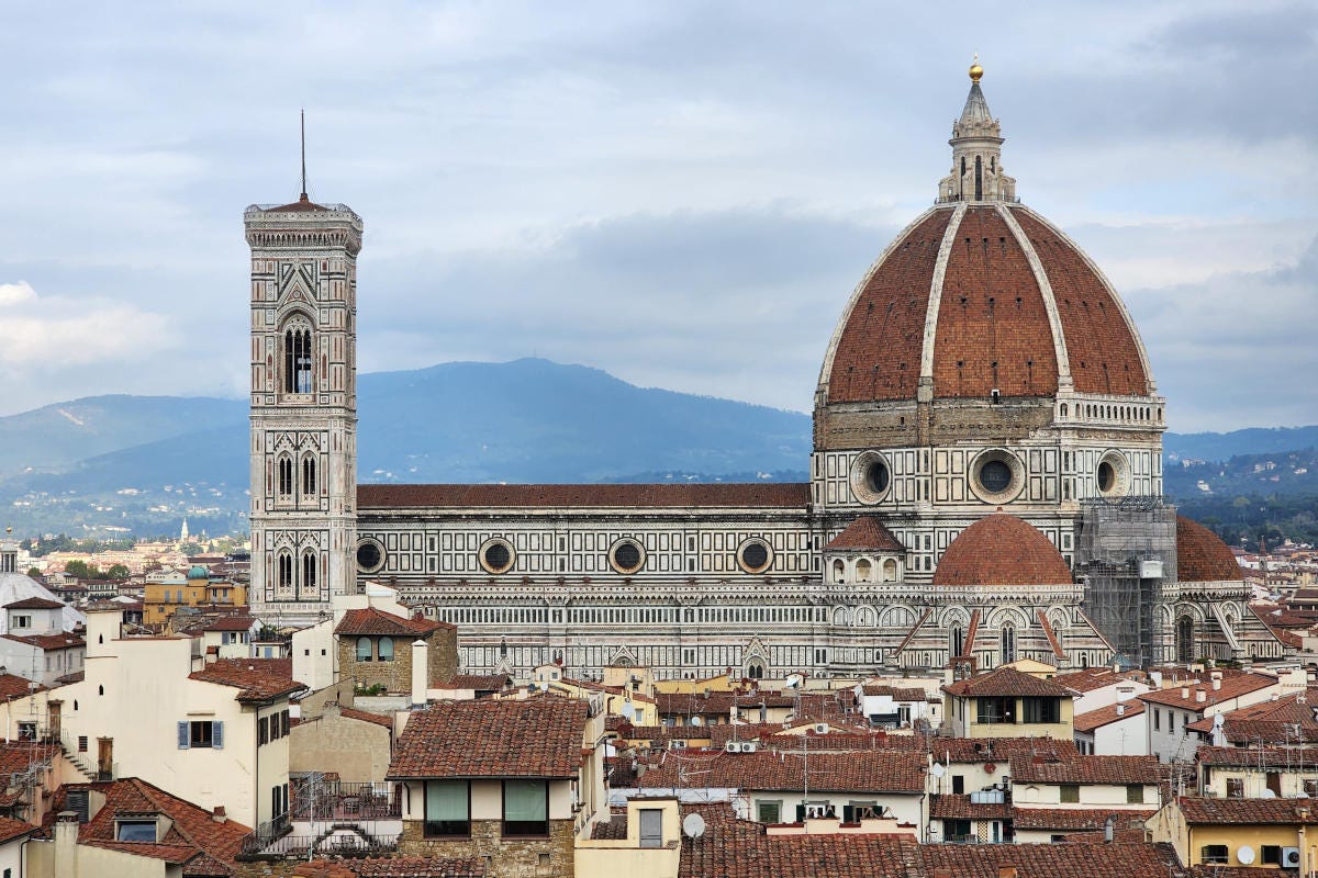 Il Campanile di Giotto è tra i monumenti italiani più visitati Punti panoramici in Italia il più visitato è il Duomo di Milano che batte la torre di Pisa. La meno cara al mondo è in Sud Africa