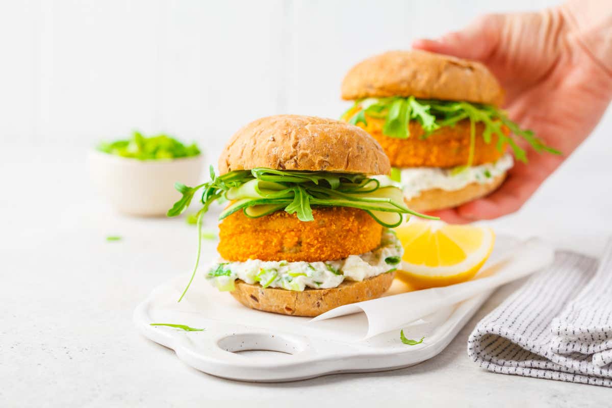 Fish burger, l'hamburger di pesce alla conquista dell'Italia
